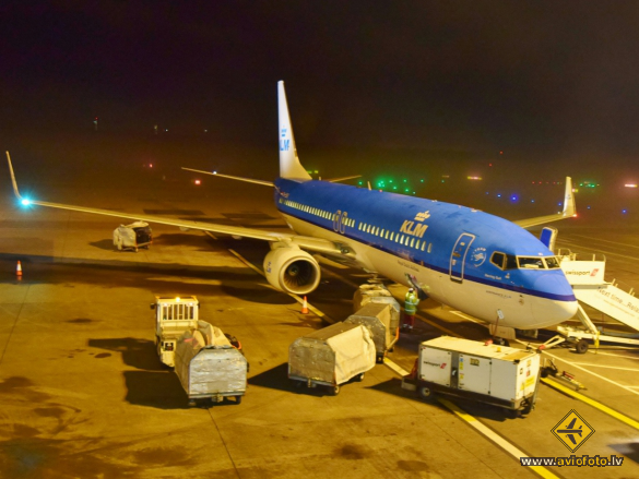 Boeing 737-8K2